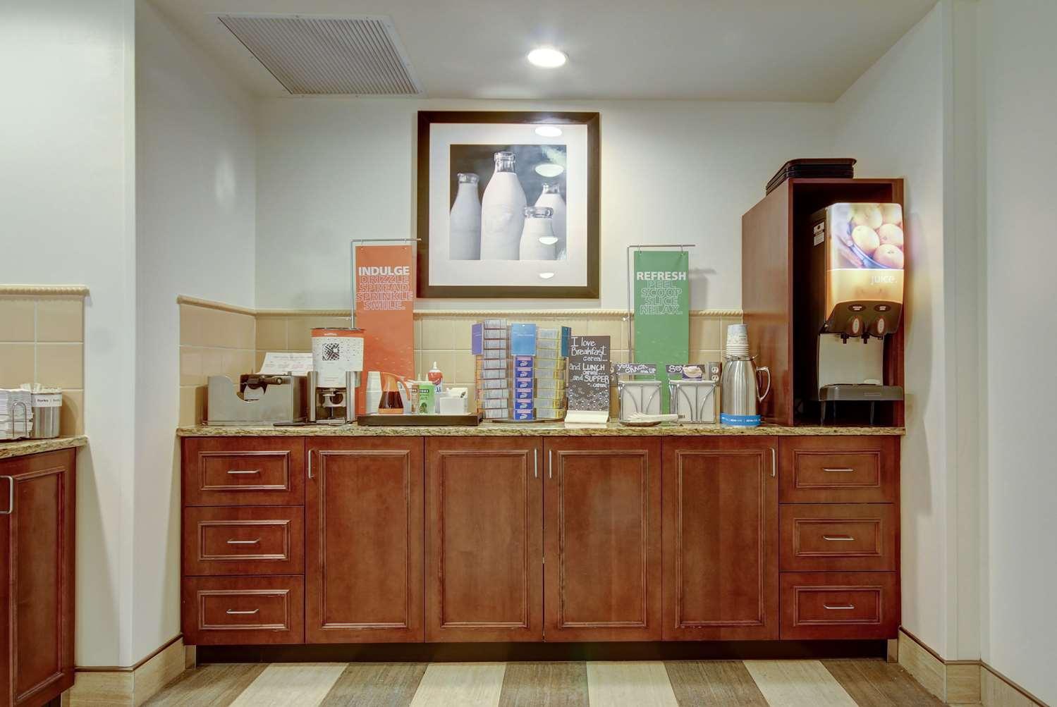 Hampton Inn & Suites Alexandria MN — 5