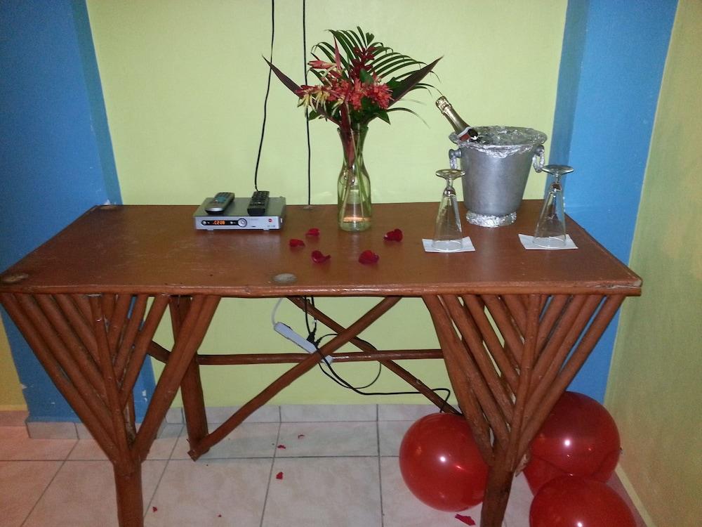 La Delphina Bed and Breakfast Bar and Grill — 8