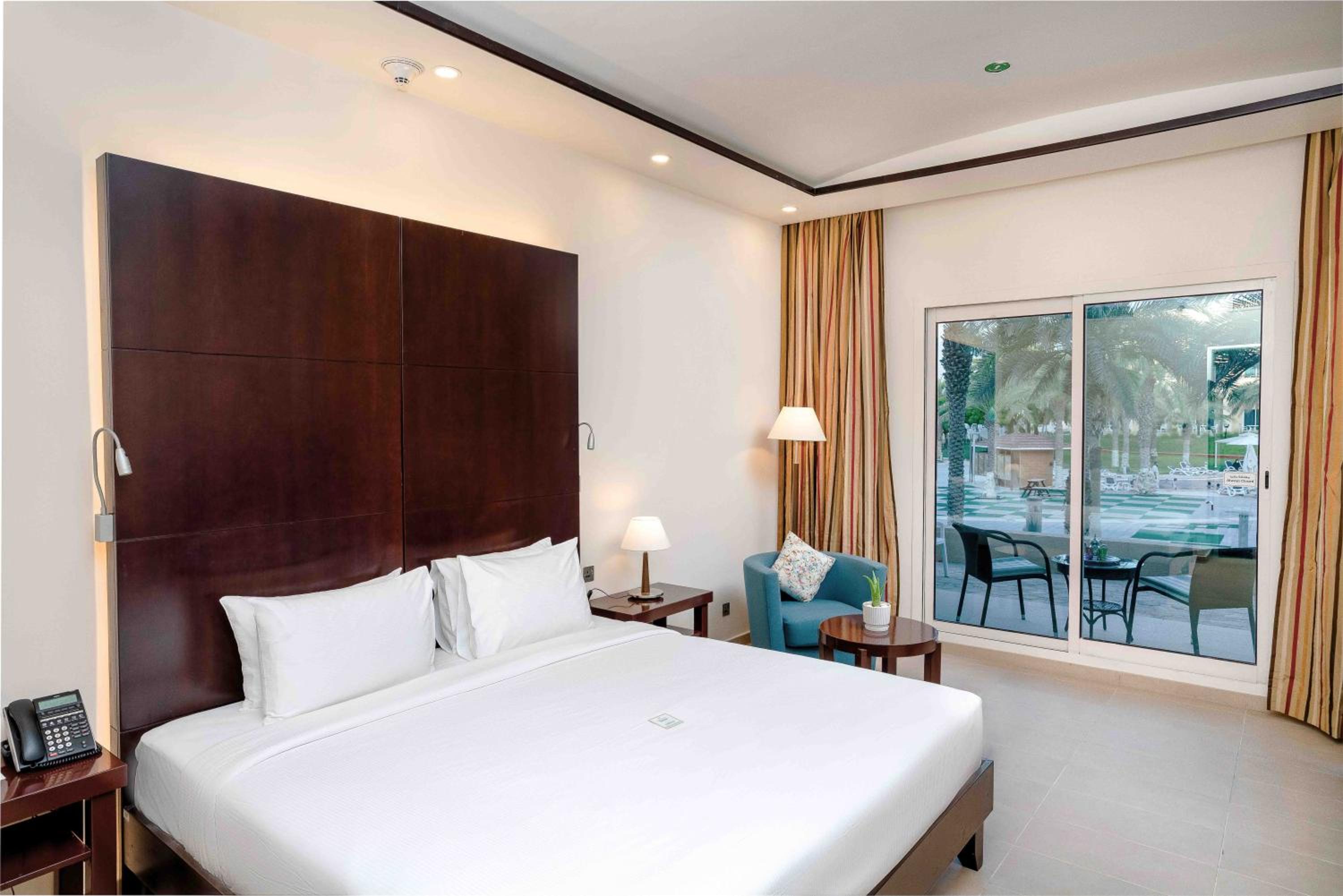 Metropolitan Al Mafraq Hotel — 10