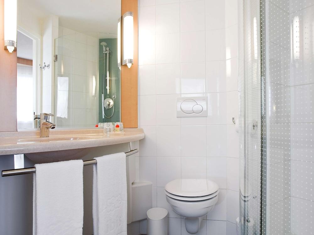 Ibis Cotonou — 10