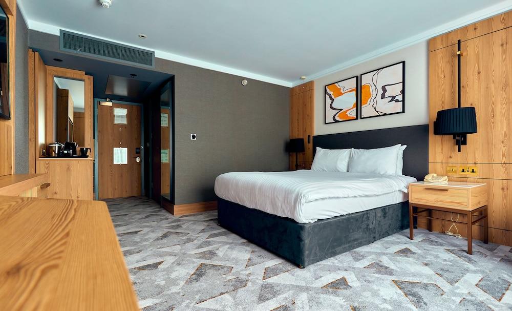 CROWNE PLAZA MARLOW — 7