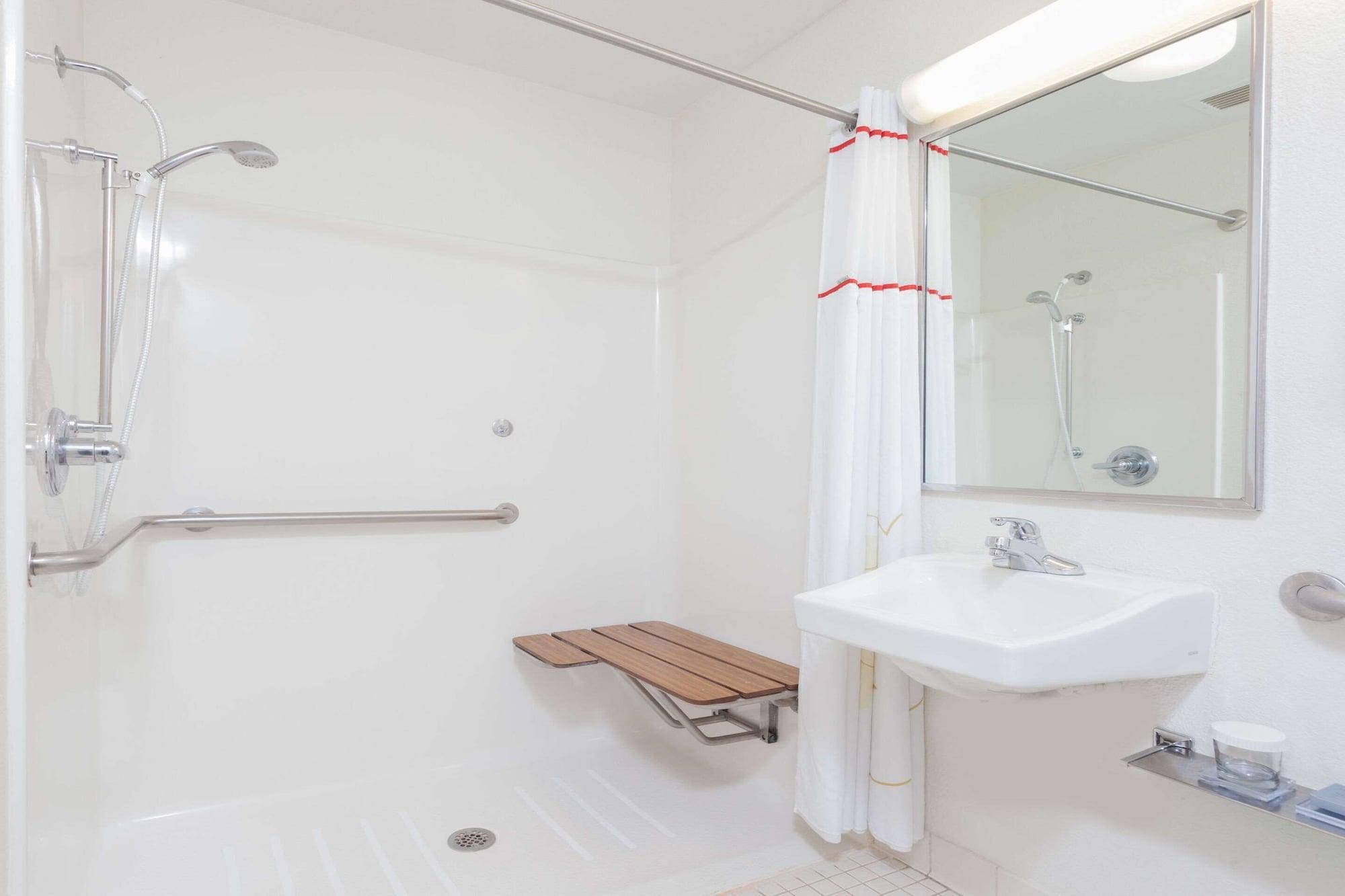 MainStay Suites Detroit Farmington Hills — 9