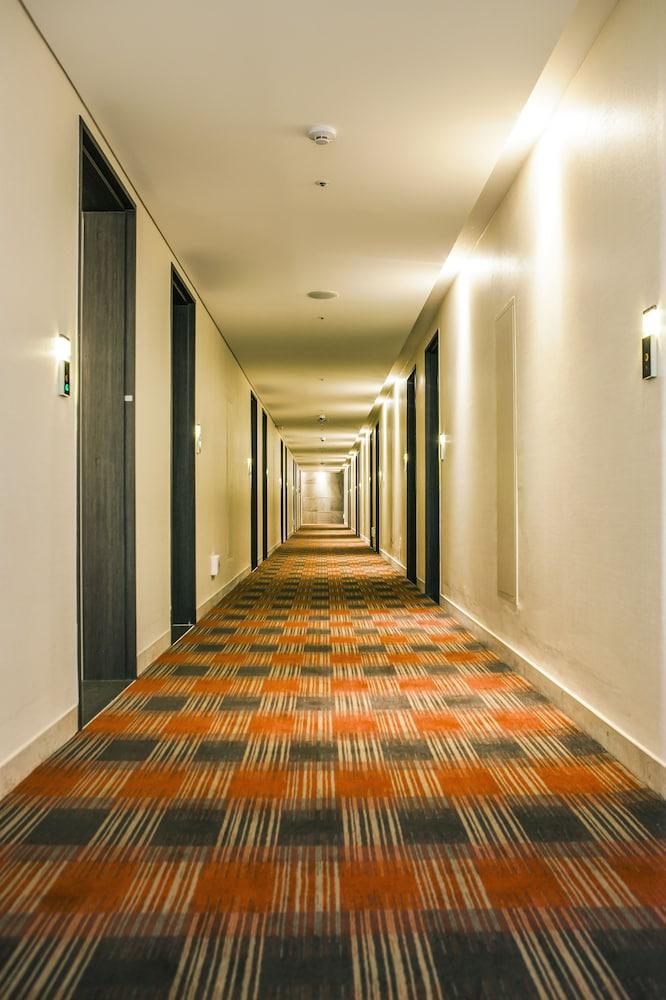 Hamilton Hotel — 2