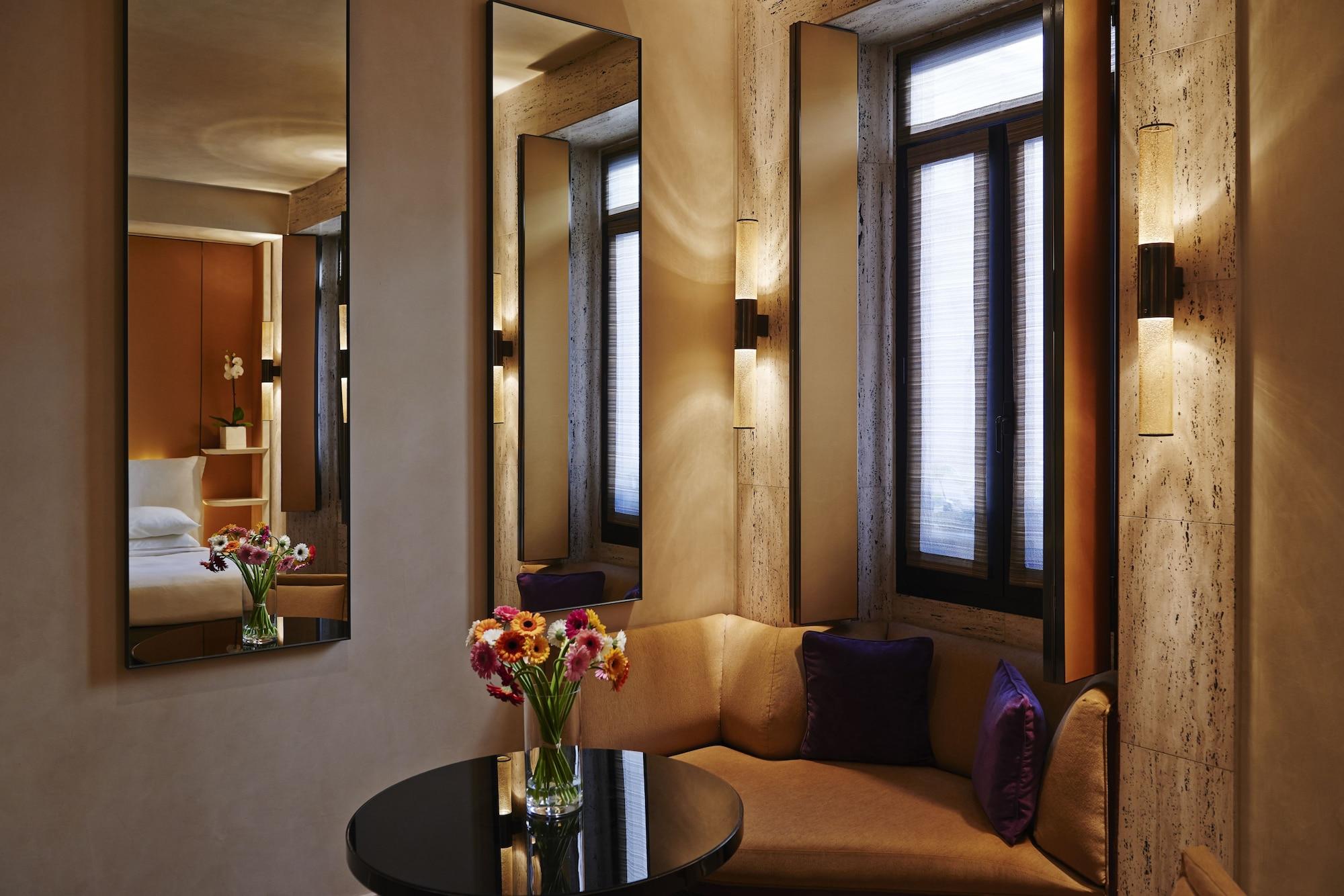 PARK HYATT MILAN 15114 — 9