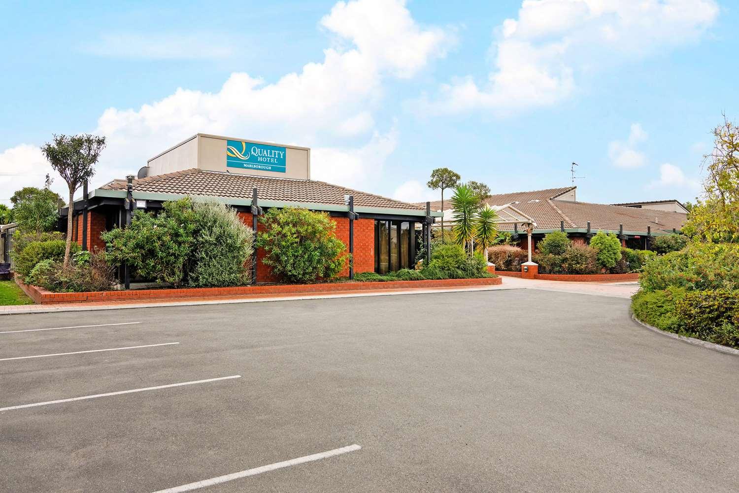 The Marlborough Riverside Hotel 92470 — 3