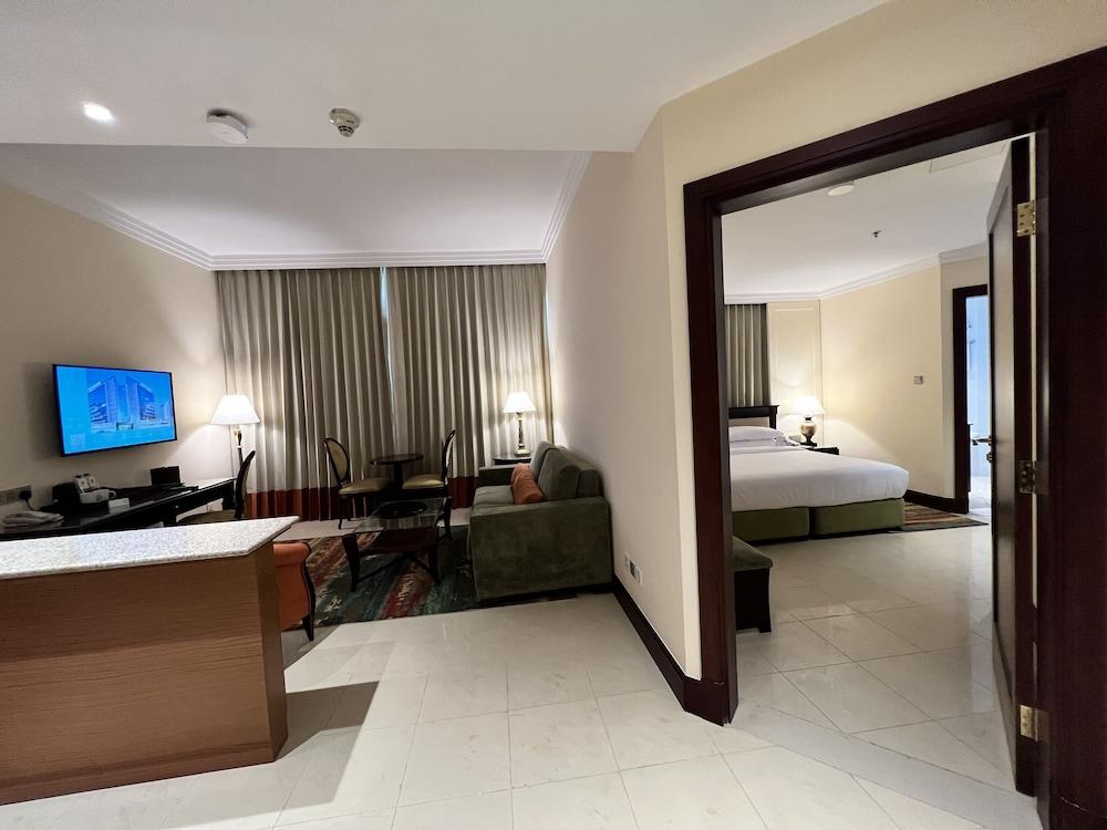 City Seasons Suites Dubai