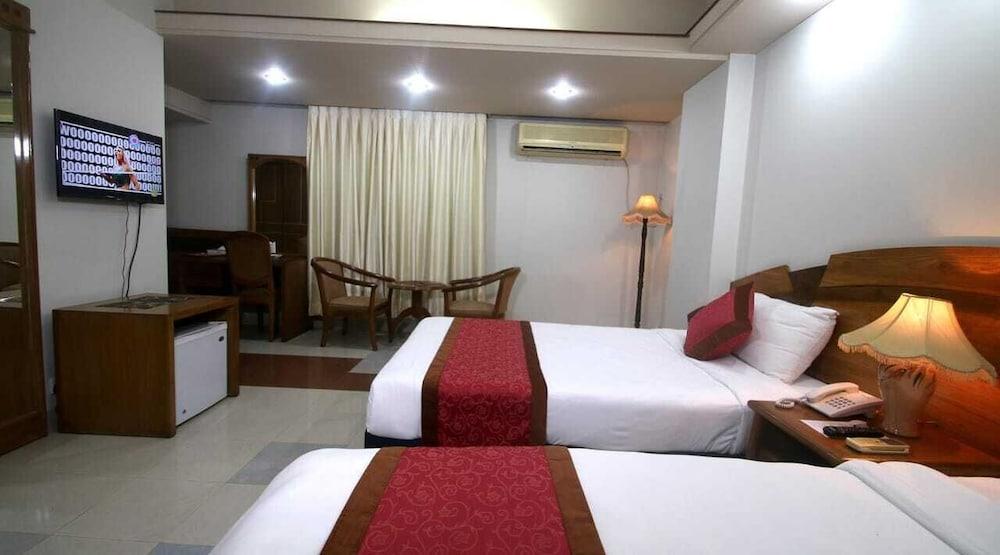 Hotel Victory — 5
