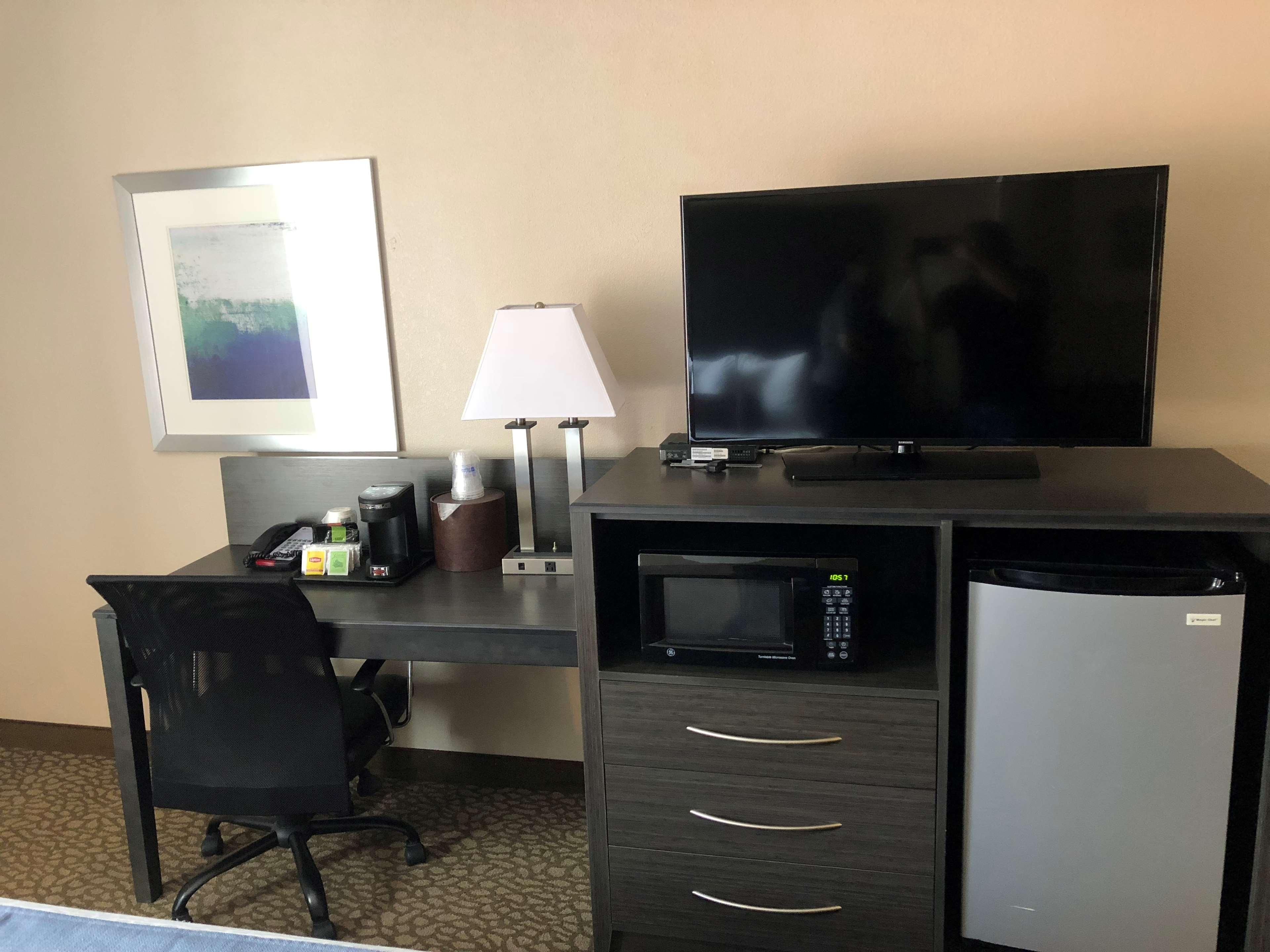Best Western Plus Bradenton Hotel & Suites — 3