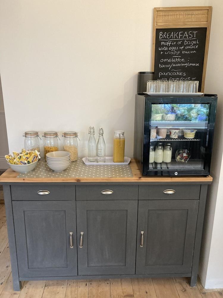 Summer Breeze Guest House - B&B