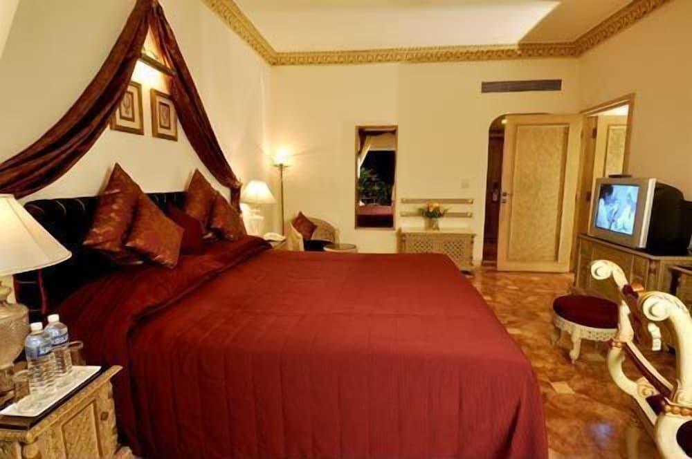 GOLDEN PALMS SPA — 9