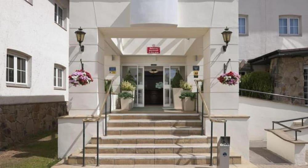 Airport Inn Manchester Hotel and Spa — 3