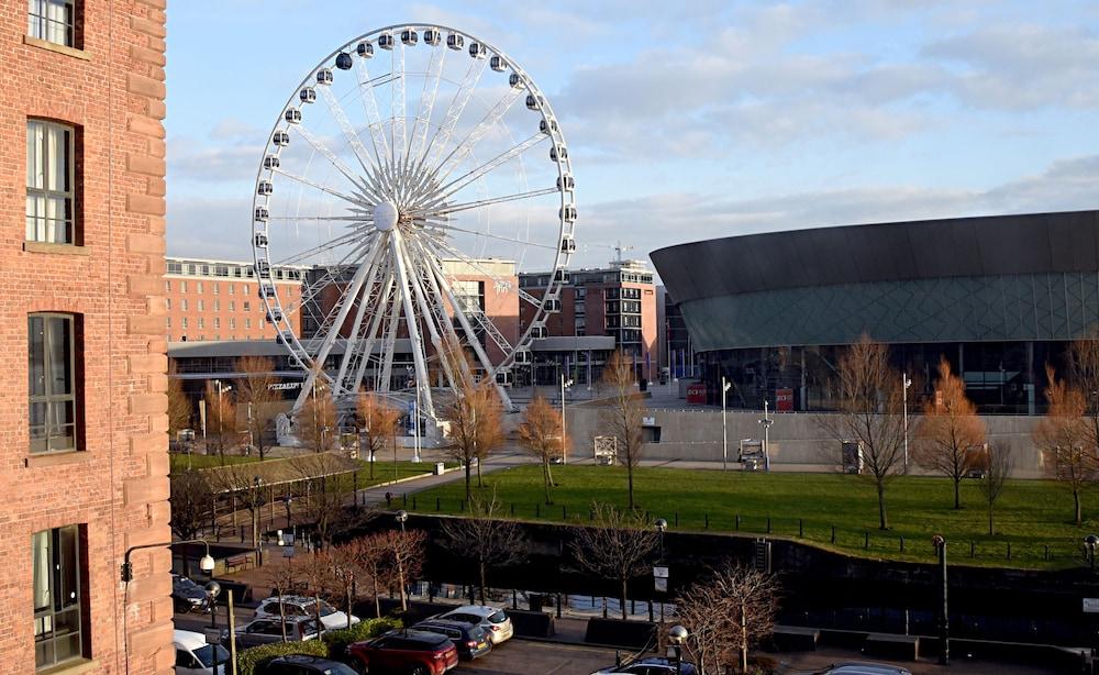 Holiday Inn Express Liverpool Royal Albert Dock — 8