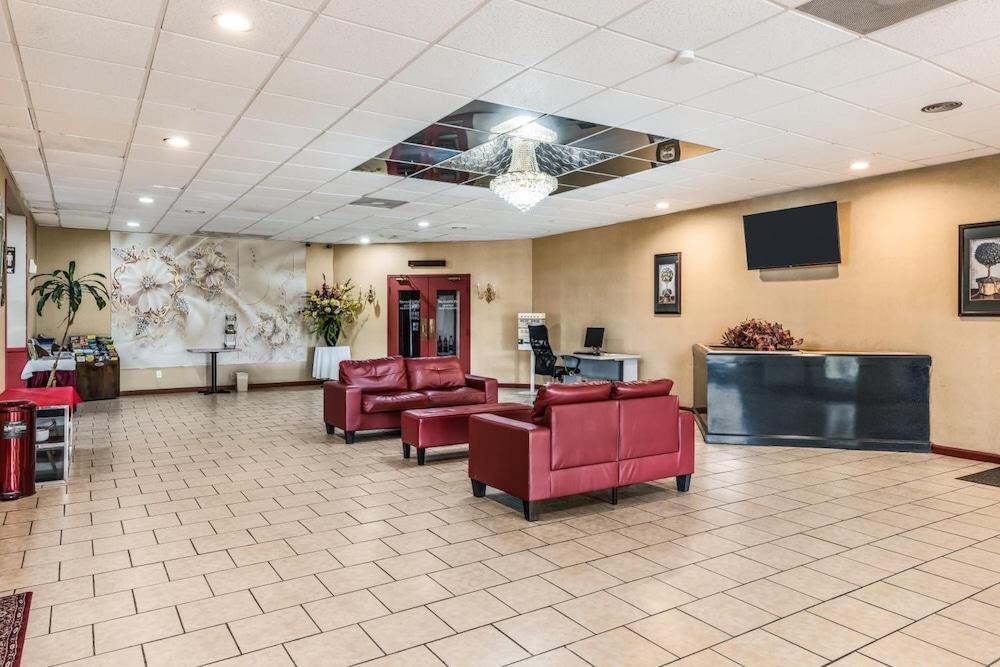 Red Carpet Inn and Suites Hazleton — 3