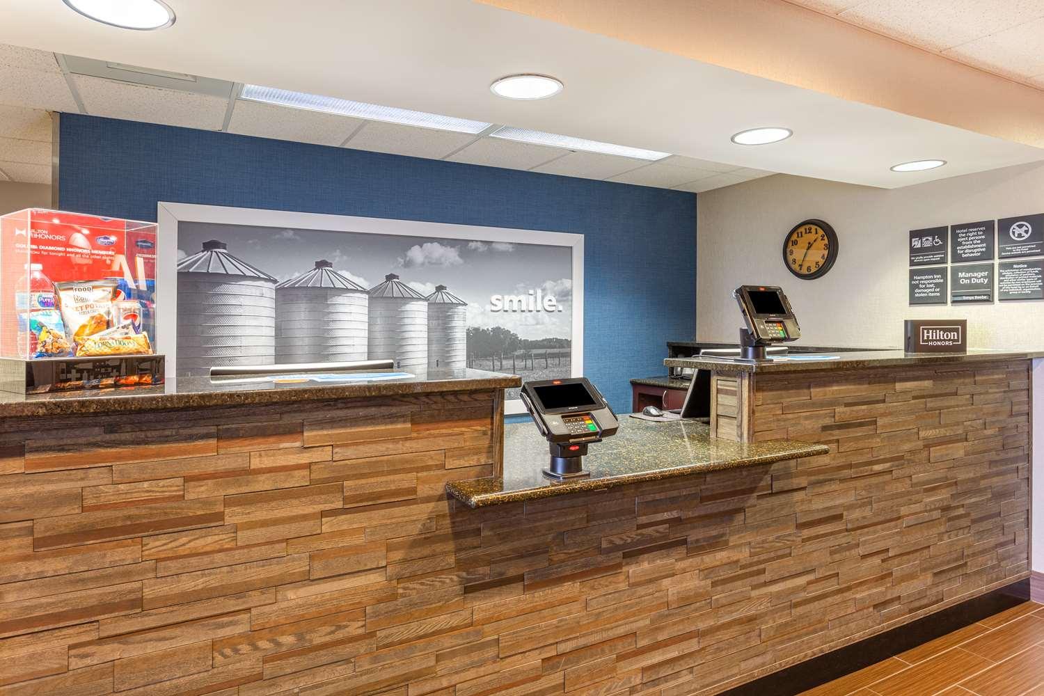 Hampton Inn Eau Claire — 3