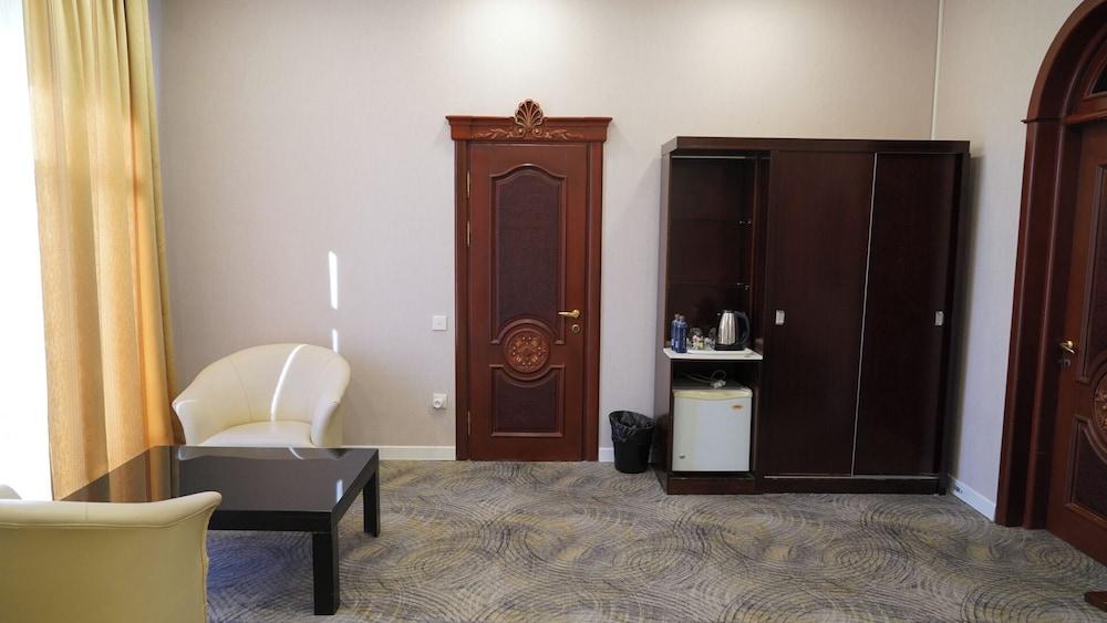 Premier Hotel — 8