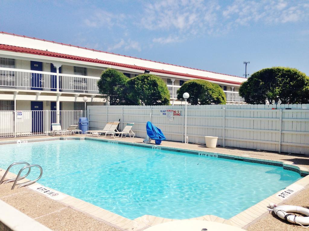 Motel6 Austin, TX - Midtown — 8