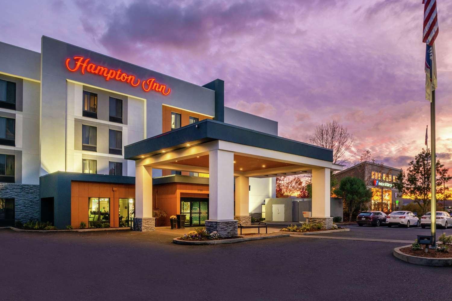 Hampton Inn Eugene — 4
