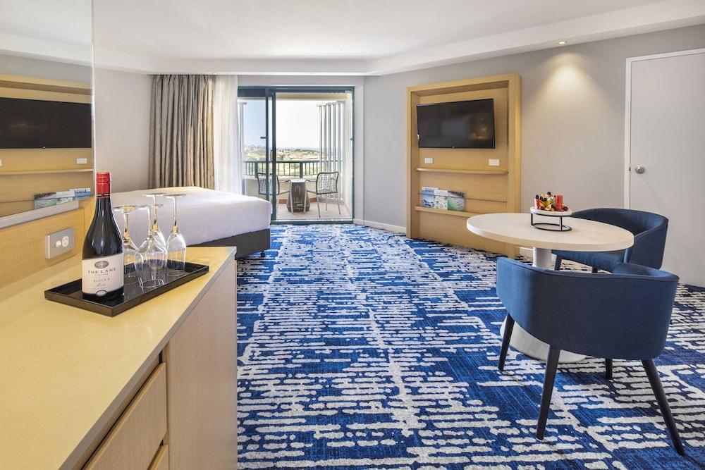 CROWNE PLAZA COOGEE BEACH — 1