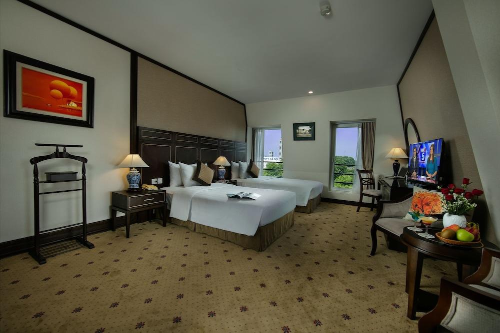 Zephyr Suites Boutique Hotel — 8