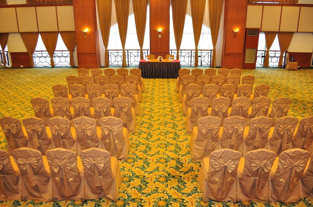Mulia Hotel Brunei 94990 — 6