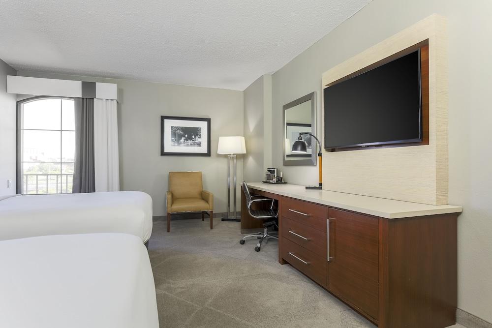 Doubletree By Hilton Austin University Area — 9