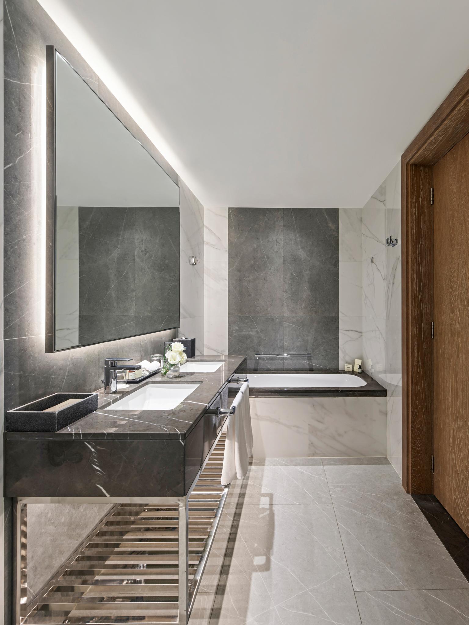 Fairmont Hotel Dubai — 6