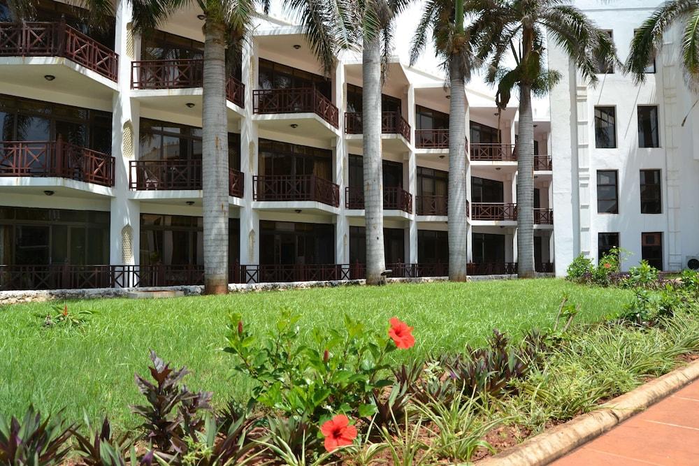 Golden Tulip Dar Es Salaam — 2