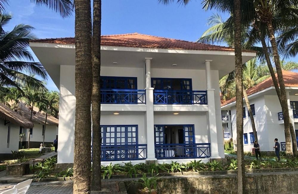 L'Azure Resort and Spa (ex Sasco Blue Lagoon Resort) — 1