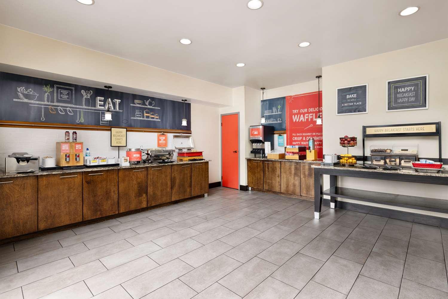 Hampton Inn and Suites Ft Wayne North — 9