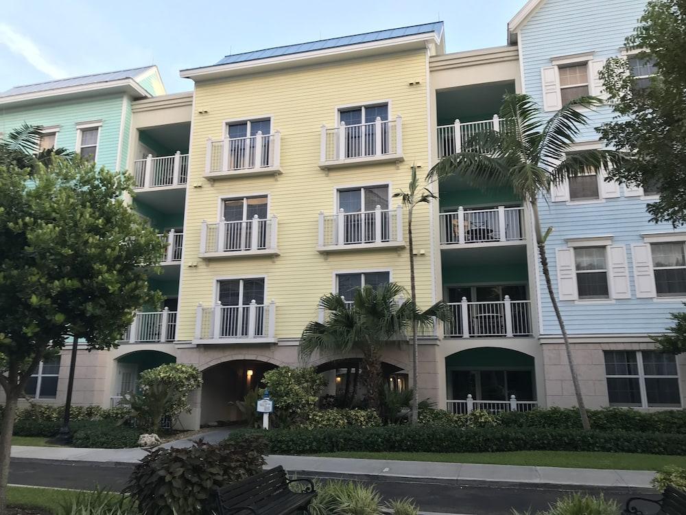 Harborside Resort at Atlantis — 2