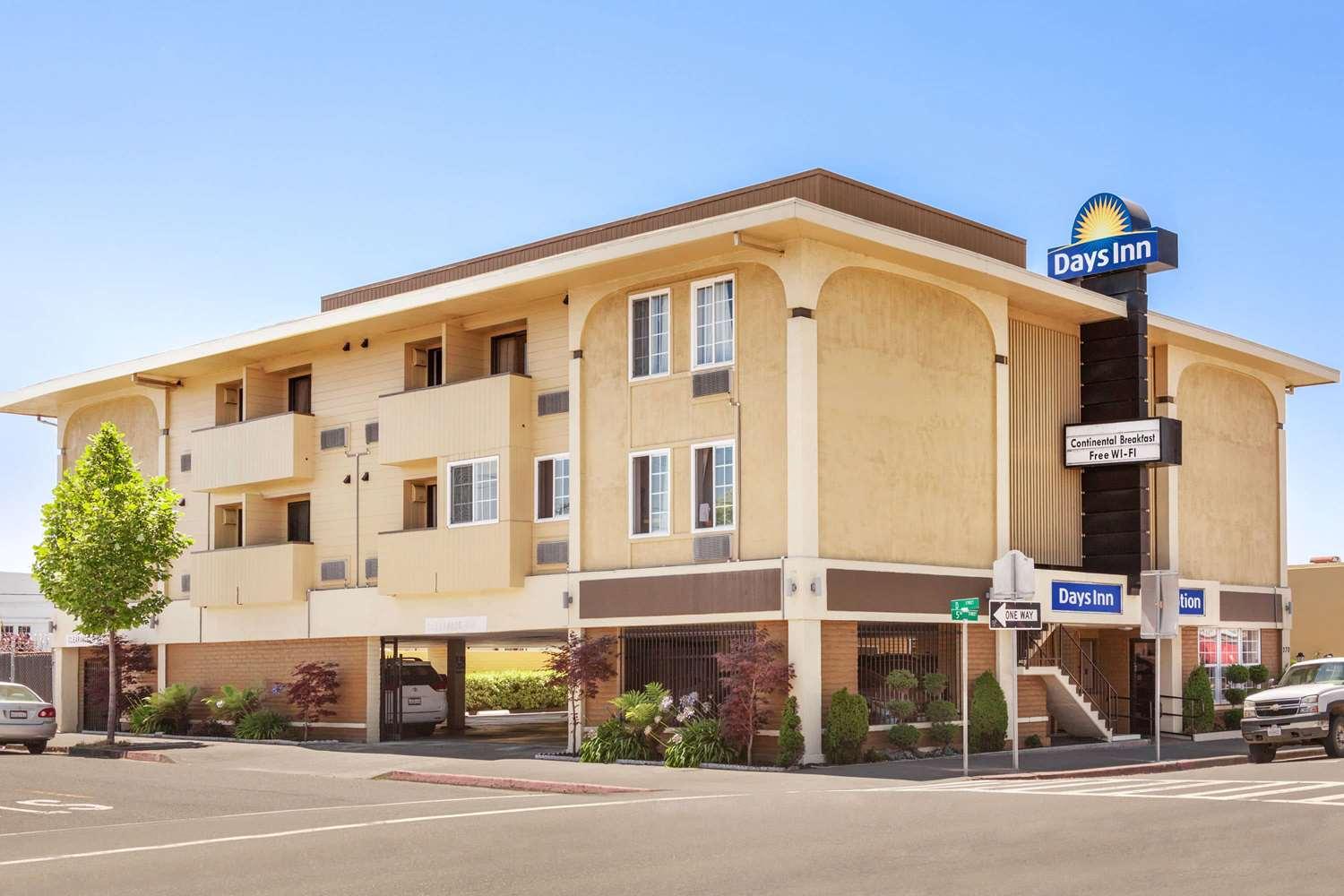 Days Inn by Wyndham Eureka CA — 6