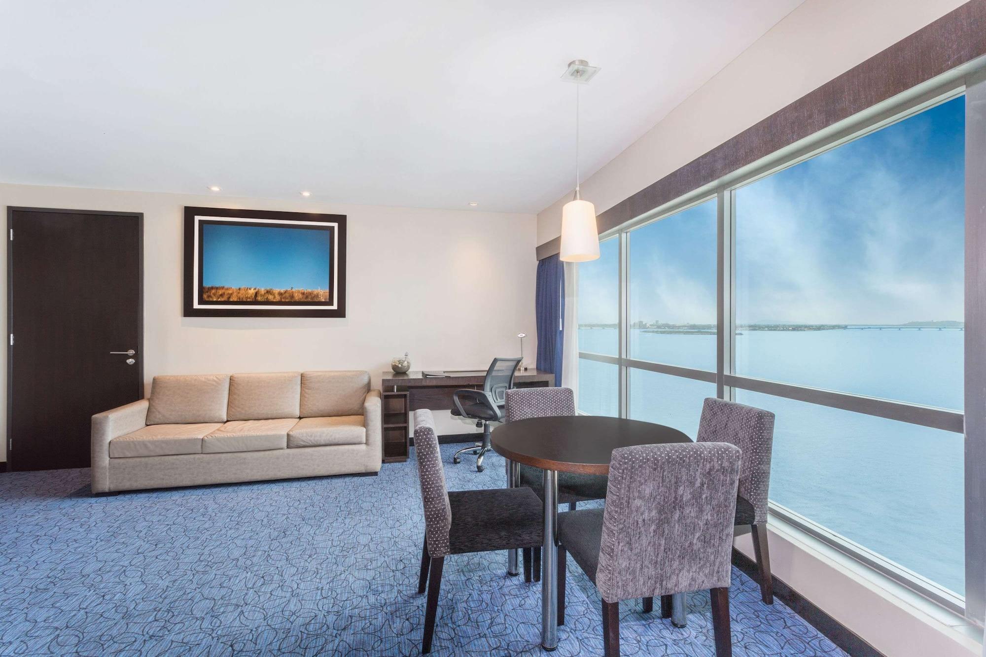 Wyndham Guayaquil Puerto Santa Ana 957365 — 3