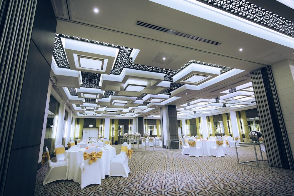 Ayla Bawadi Hotel & Mall — 7