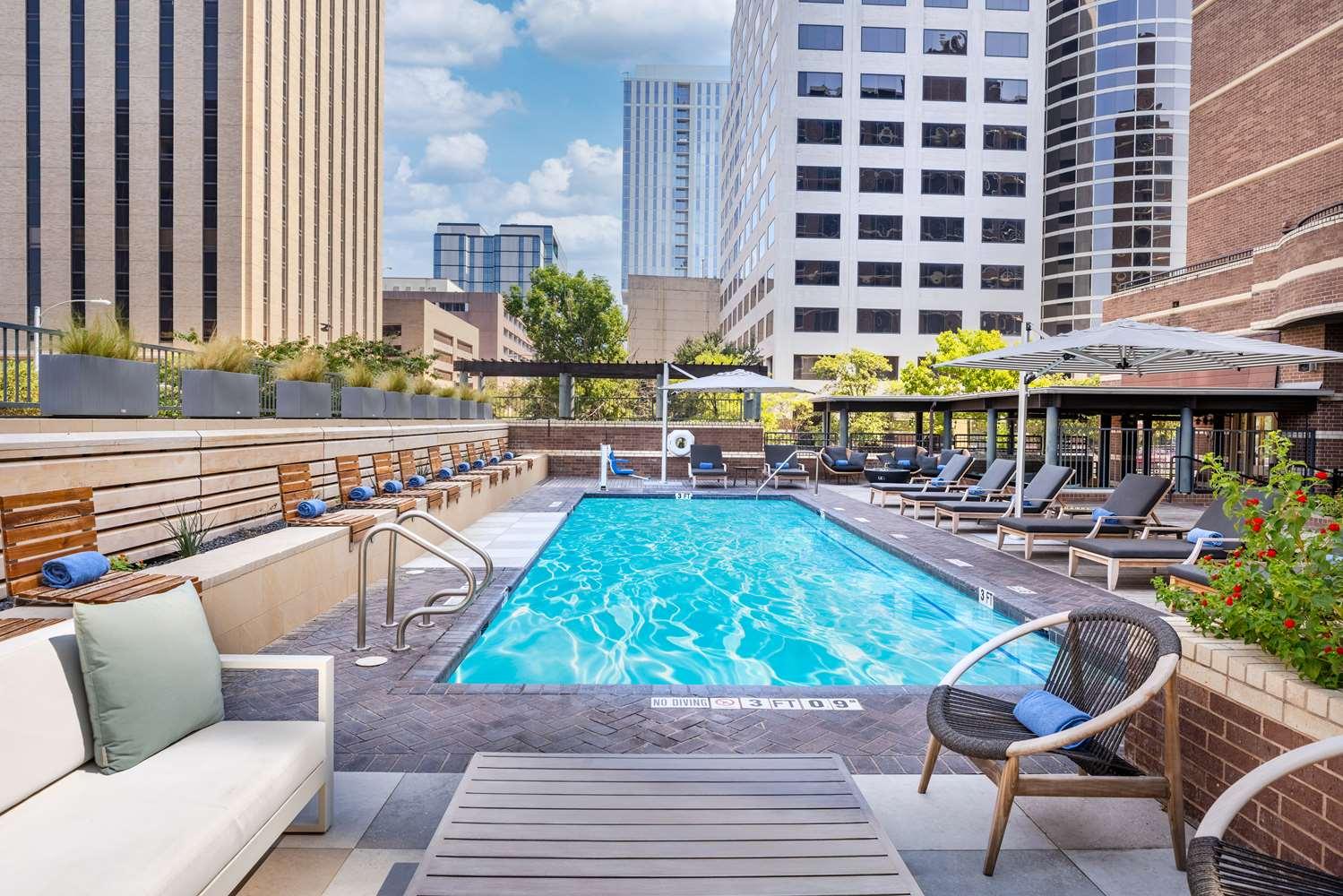 DoubleTree Suites by Hilton Austin Downtown Capitol — 8