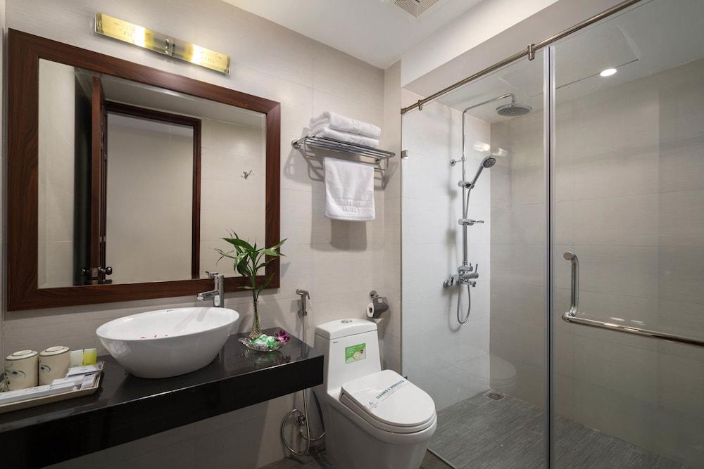 Holiday Emerald Hotel — 7