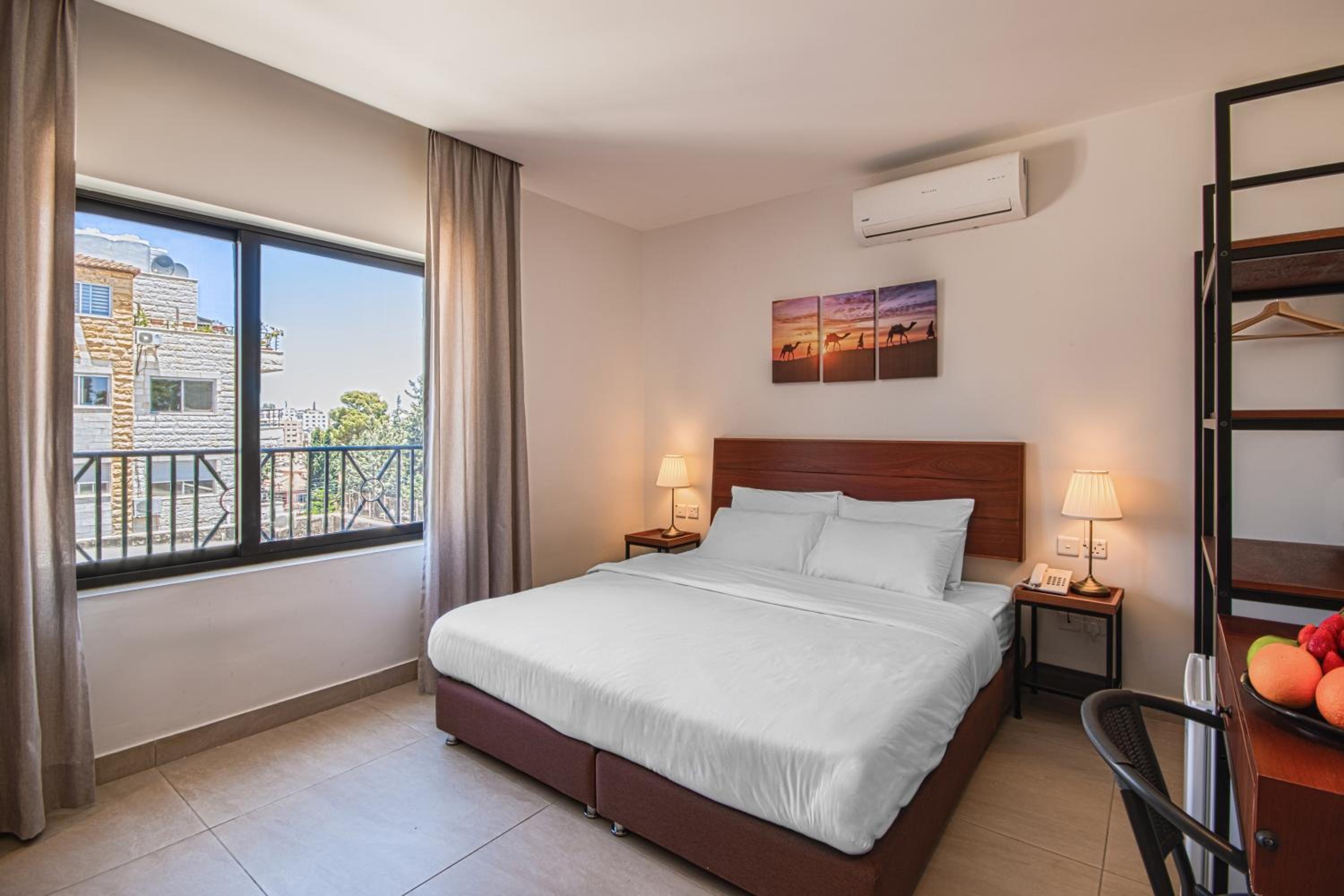 CANARY HOTEL 69454 — 7