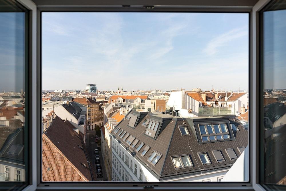 HOLIDAY INN VIENNA CITY 2324 — 3