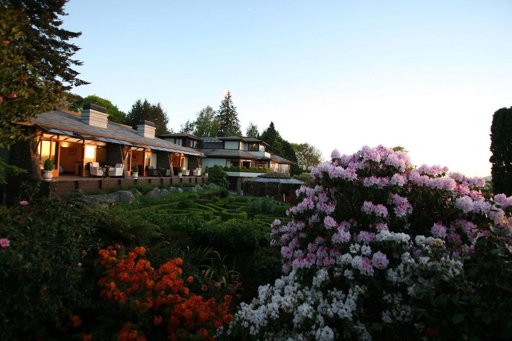 LAKE TAUPO LODGE 91699 — 3