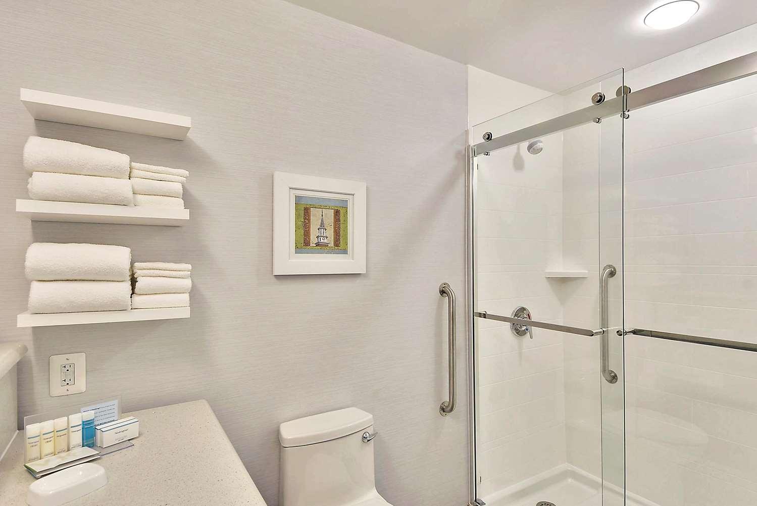 Hampton Inn Alexandria Old Town King St. Metro — 4