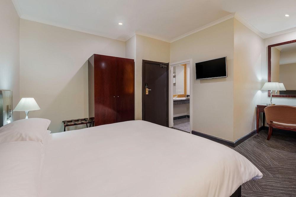 Protea Hotel by Marriott Lusaka Cairo Road — 10