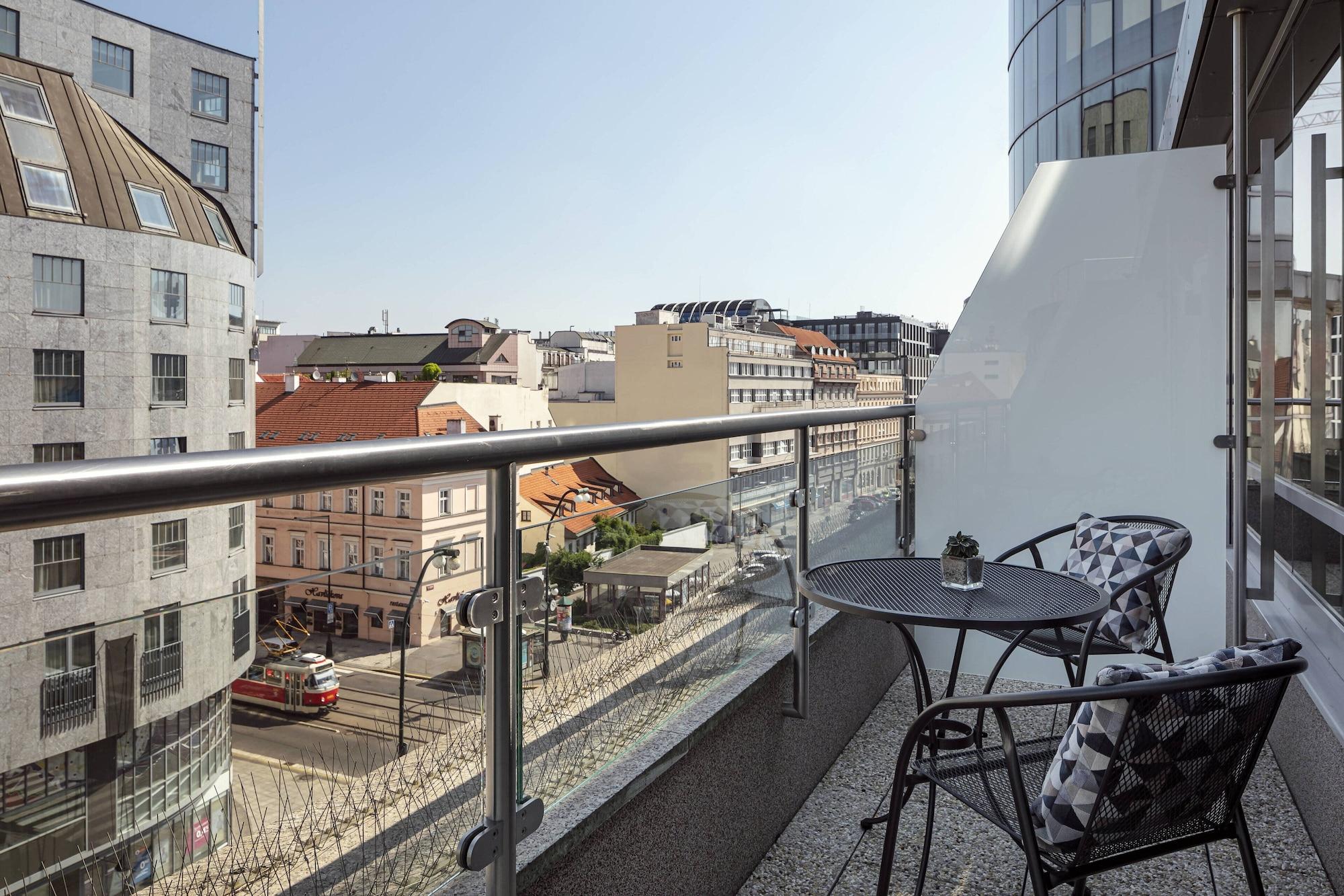 PRAGUE MARRIOTT HOTEL 4944 — 3