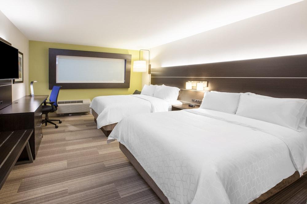 Holiday Inn Express Hotel and Suites Albuquerque Midtown — 10