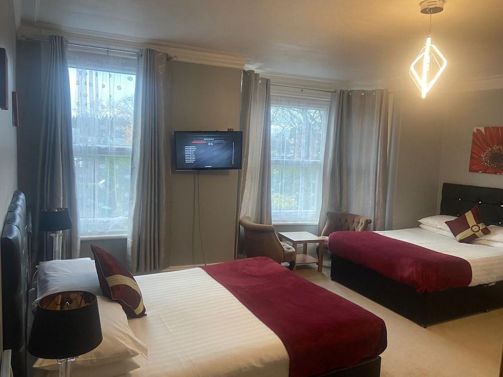 Diamonds Lodge Ltd (Ex Crossways Guest House) — 8