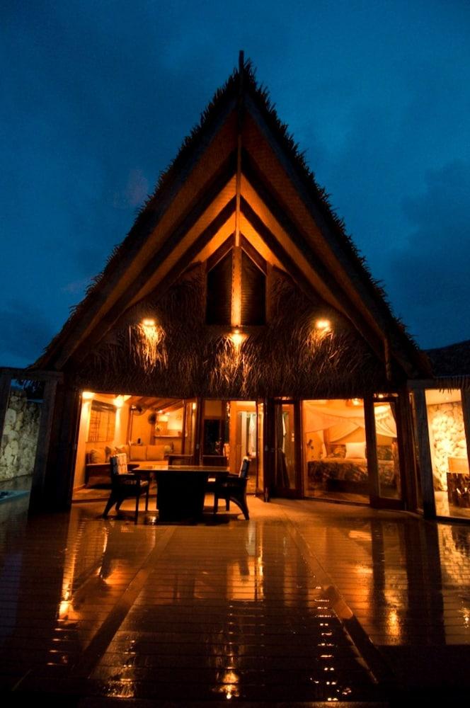 AITUTAKI ESCAPE — 2
