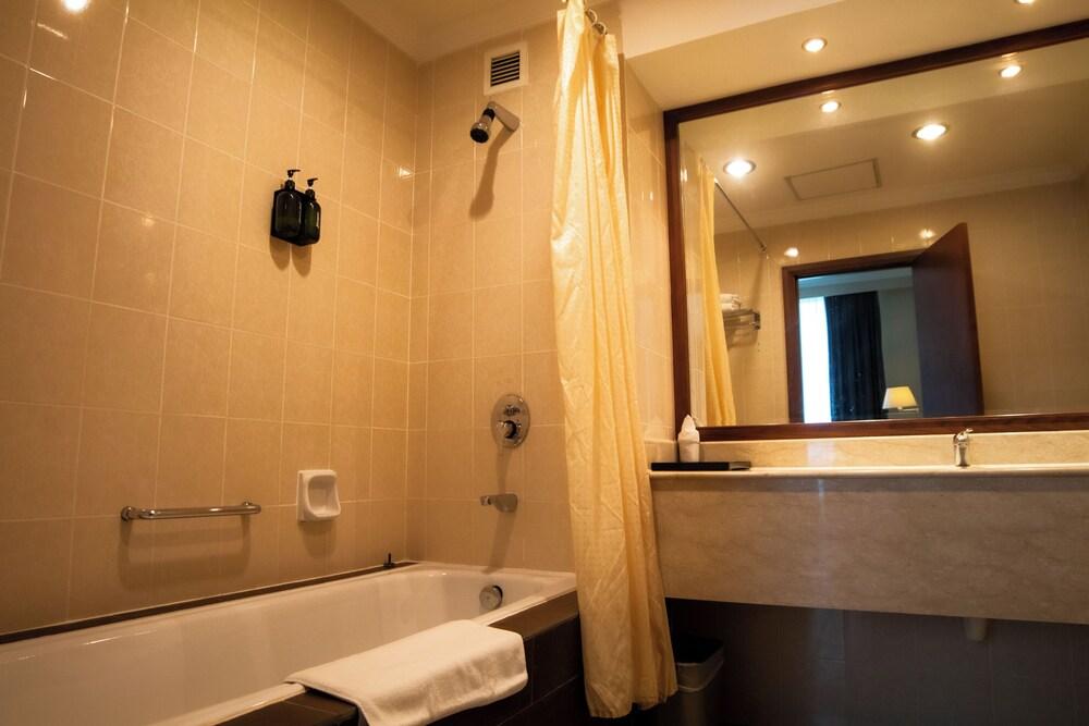 THE SWISS HOTEL APARTMENT(MB) 889075 — 4