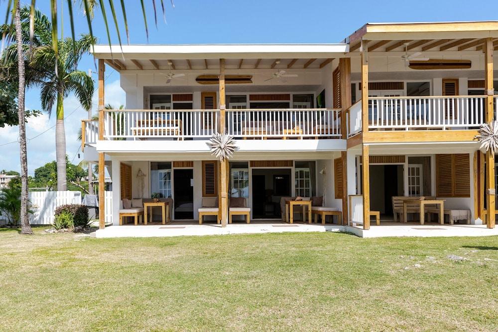 MoonRaker Beach Hotel 1195228 — 2