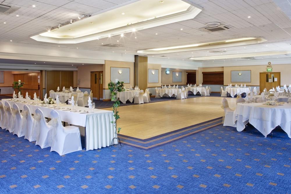 HOLIDAY INN NEWPORT — 7