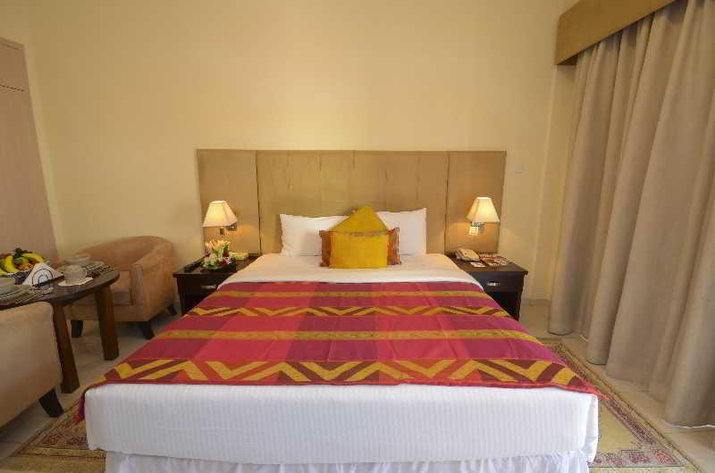 PARKSIDE SUITE HOTEL APARTMENTS DISCOVERY GARDENS — 4