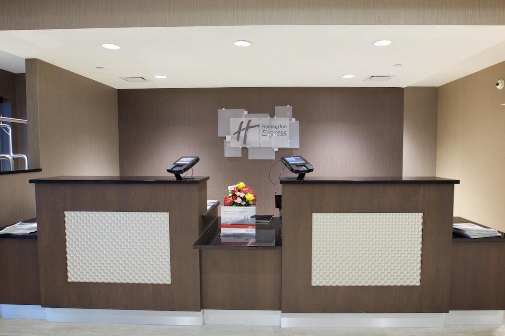 Holiday Inn Express Fargo SW - I-94 Medical Center — 4