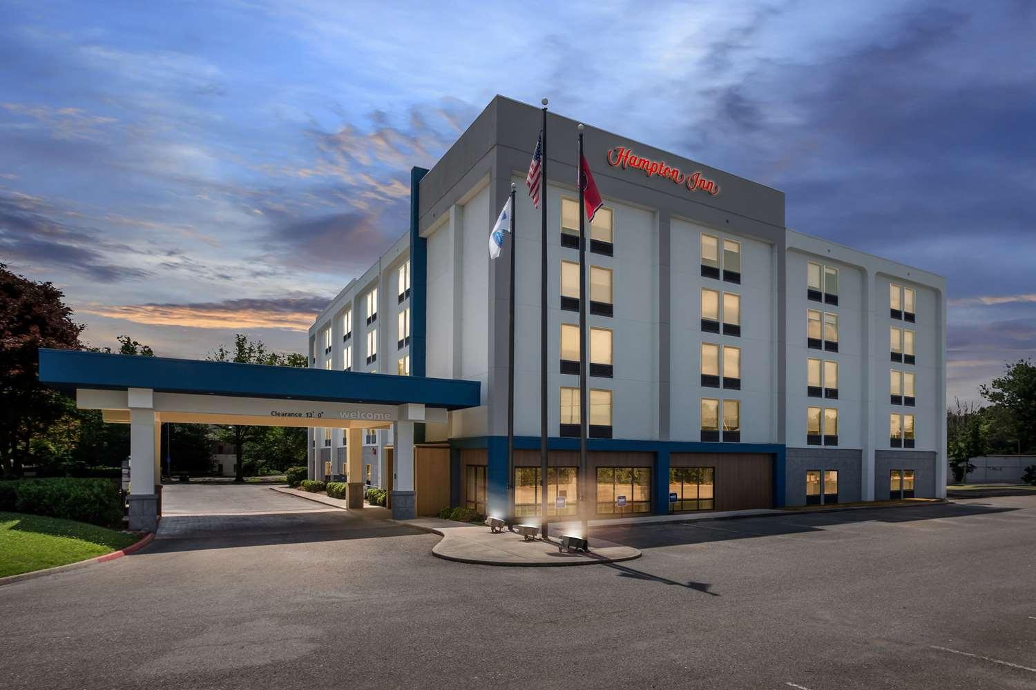 Hampton Inn Knoxville Airport — 8